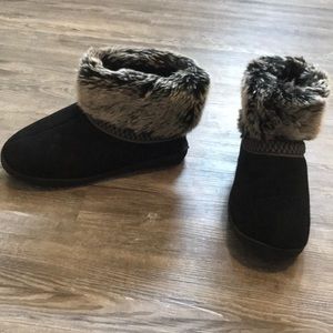 Women’s fur lined winter shoes